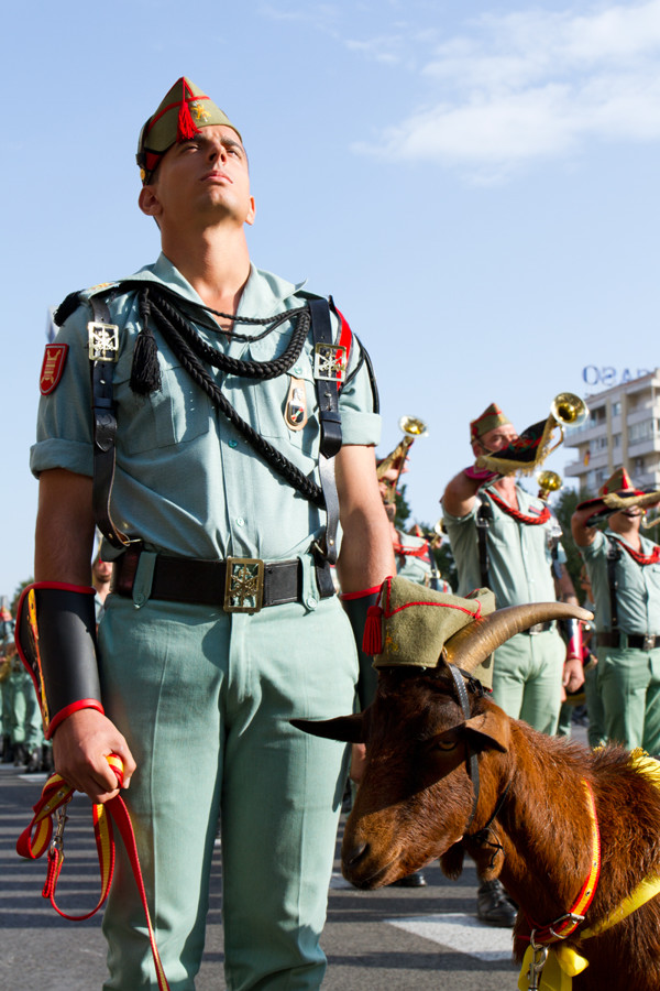 Fotoperiodismo_Desfile-de-las-fuerzas-armadas_La-cabra-de-la-legión-III