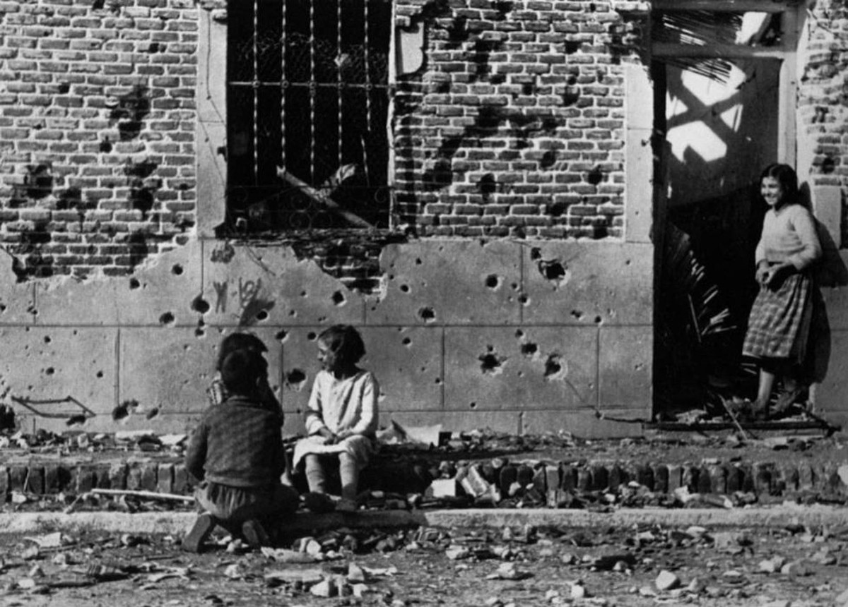 Fotografía-de-Robert-Capa-de-la-vivienda-de-Vallecas-durante-la-Guerra-Civil
